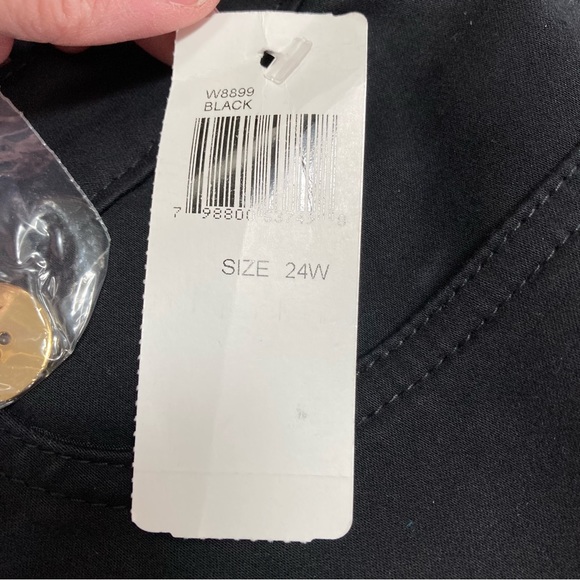 NYDJ Size 24W Black Capris with Tummy Tuck Technology Inseam 21 NWT - Picture 4 of 16